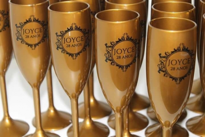 Cotação de Taças de Acrilico Personalizadas para Aniversário Sacomã - Taças de Acrílico para Champagne